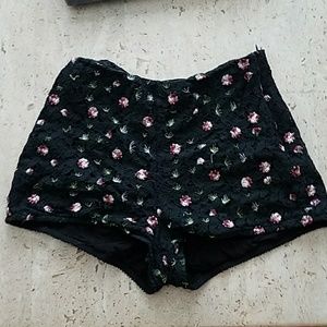 Pretty flowered shorts size S